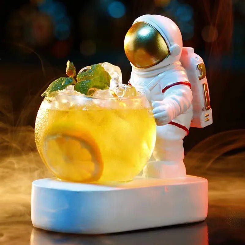 Astronaut cocktail glass size demonstration with measurement details - Wow Store