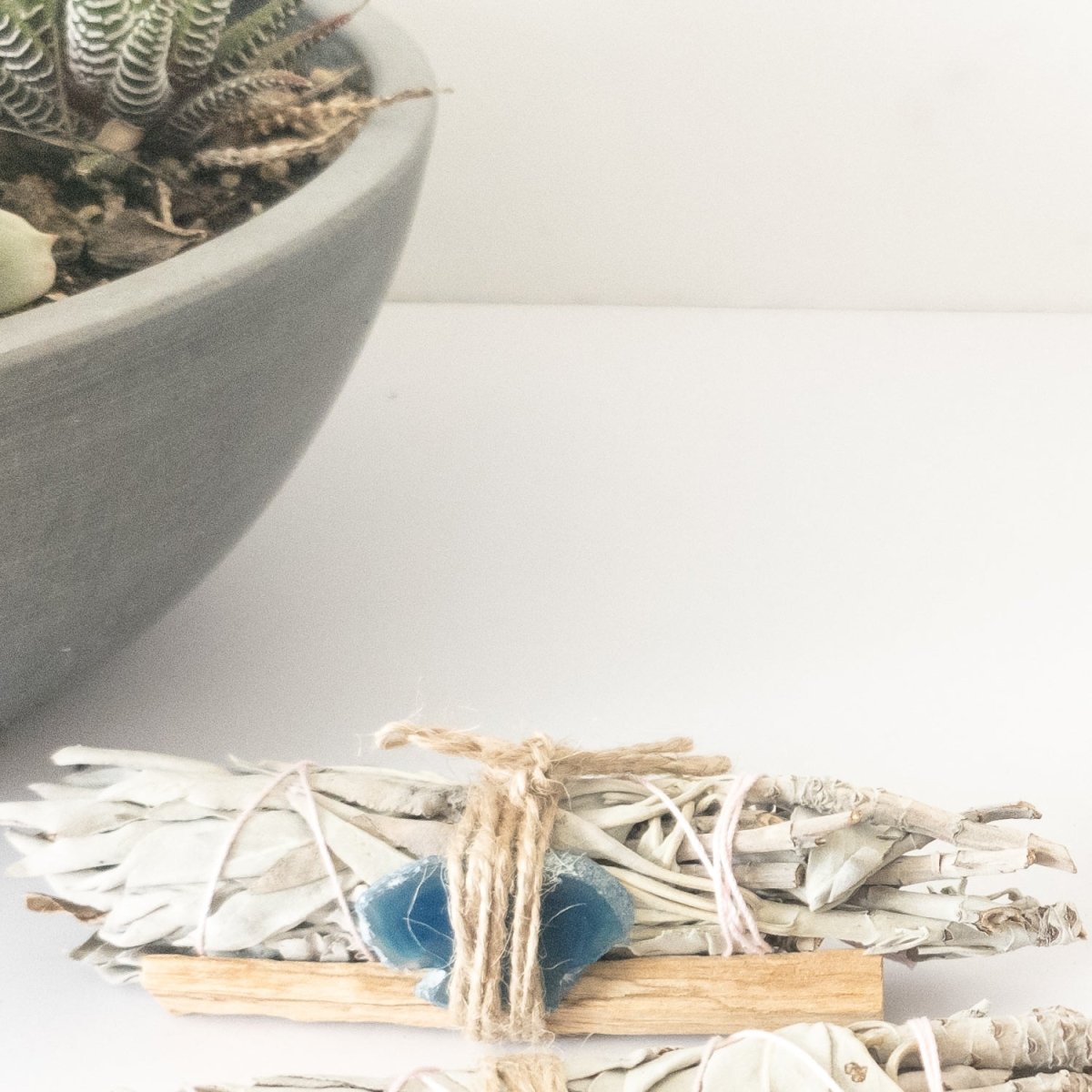 Palo Santo, Sage & Crystal Smudging Bundle - Wow Store