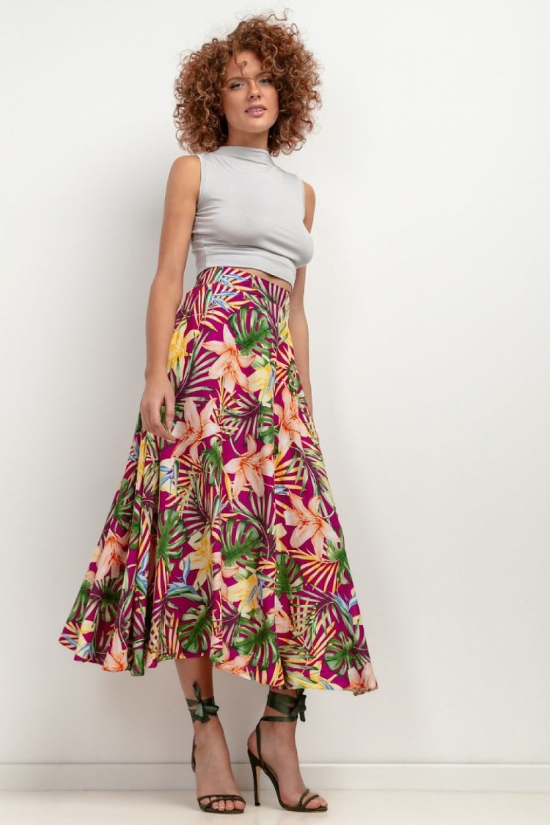 Model wearing Elegant Women's Skirt — Classic European Design