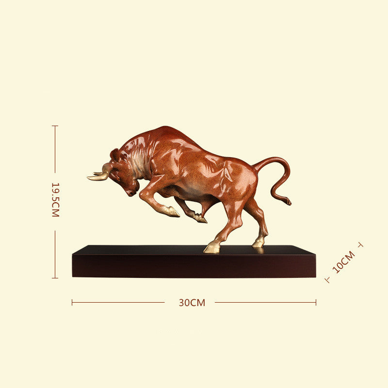 Charging bull sculpture in red-brown finish on black base, size chart showing 19.5 cm height, 30 cm length, 10 cm depth