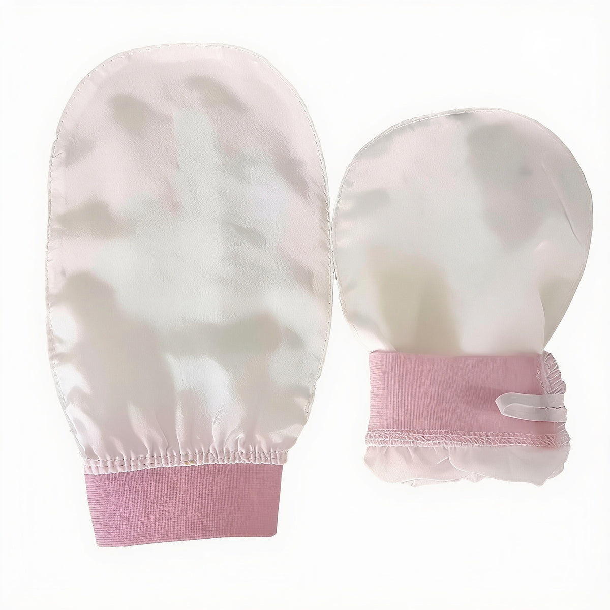 Twee lichtroze viscose gezichtshandschoenen met roze boorden, een grotere en een kleinere, naast elkaar