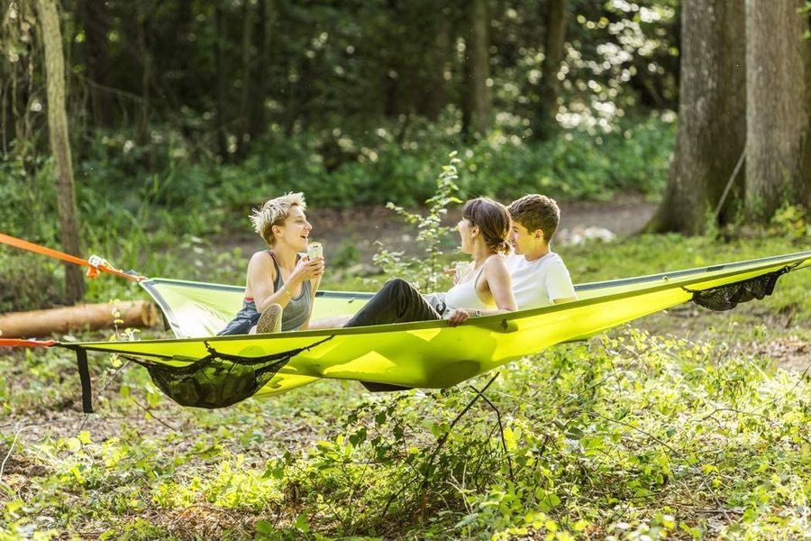 Three-Point Triangle Hammock for Up to Three People in green