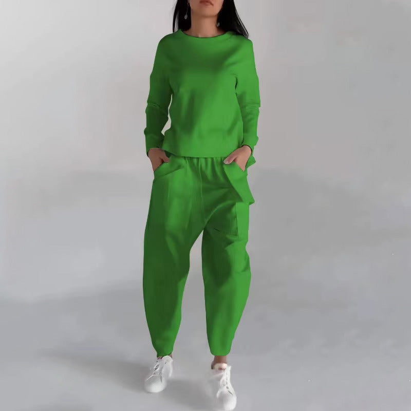 Green round-neck sweatshirt and jogger trousers set, front view on model