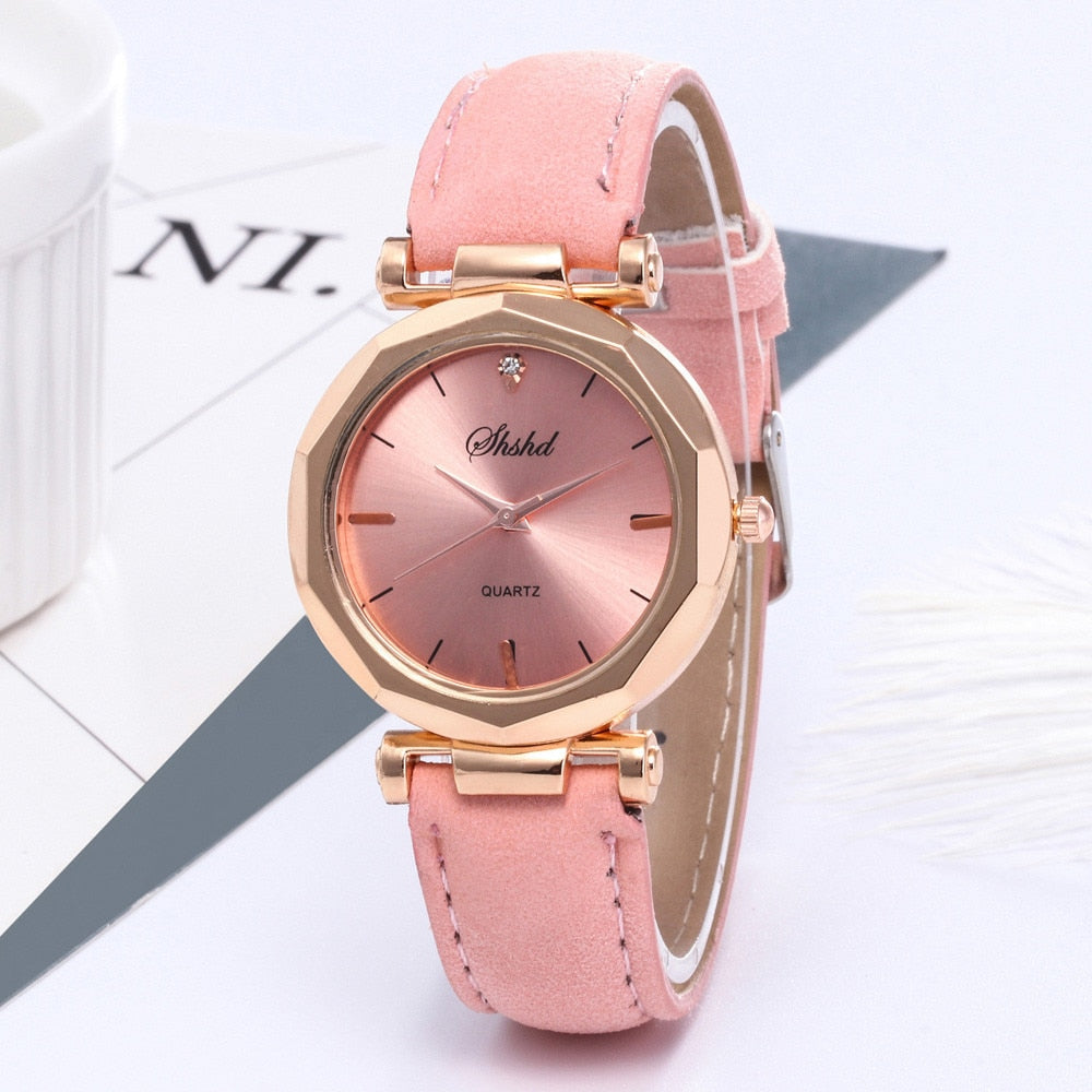 Sleek Leather Quartz Wristwatch