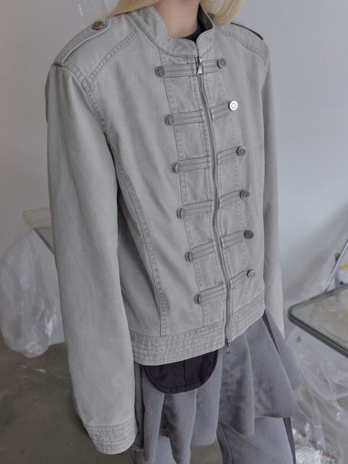 Grey cropped military-style twill jacket, front view, zip closure and button-flap chest trim