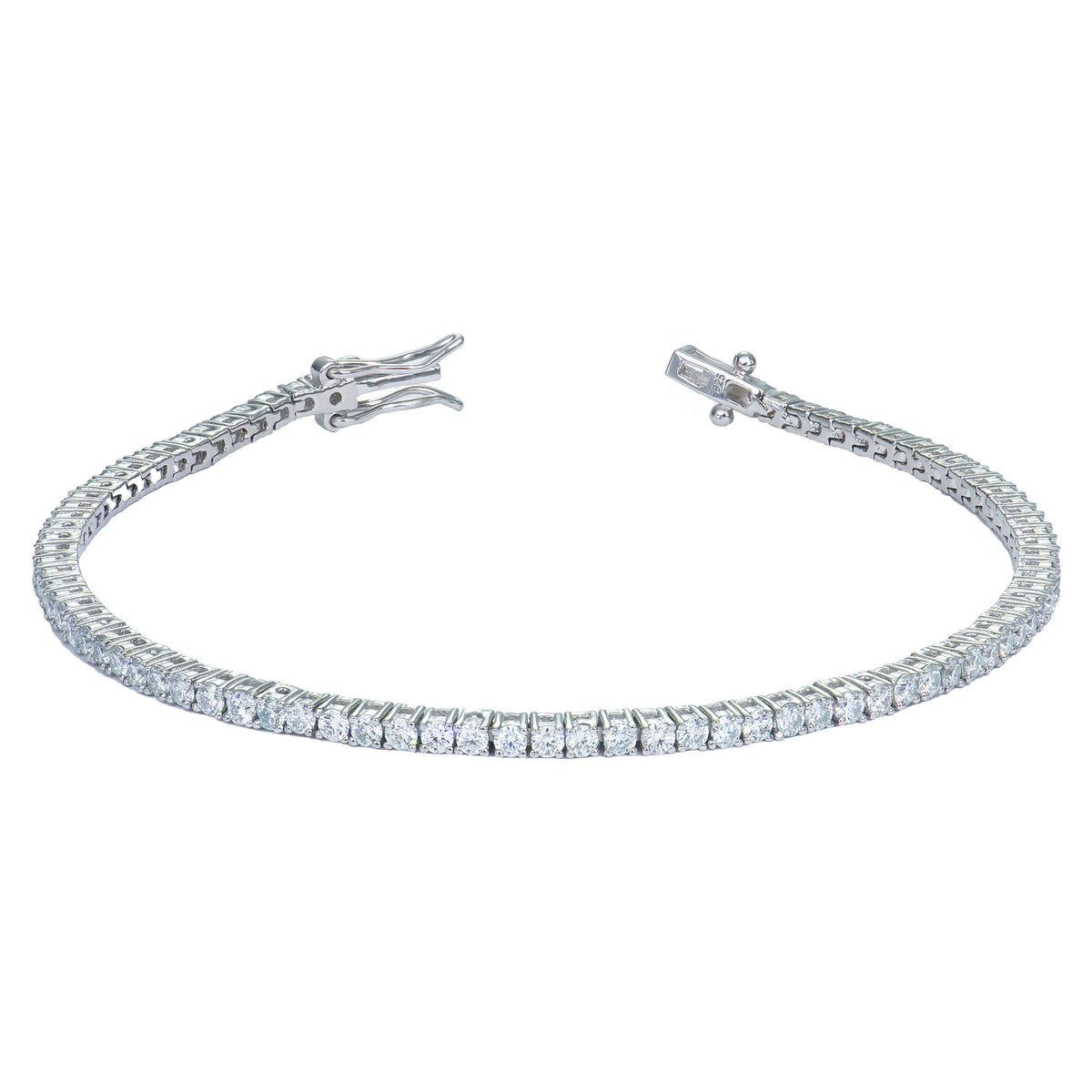 Zilverkleurige 2 mm moissanite tennis armband zilverkleurig met steentjes, open getoond met boxsluiting en veiligheidshaak