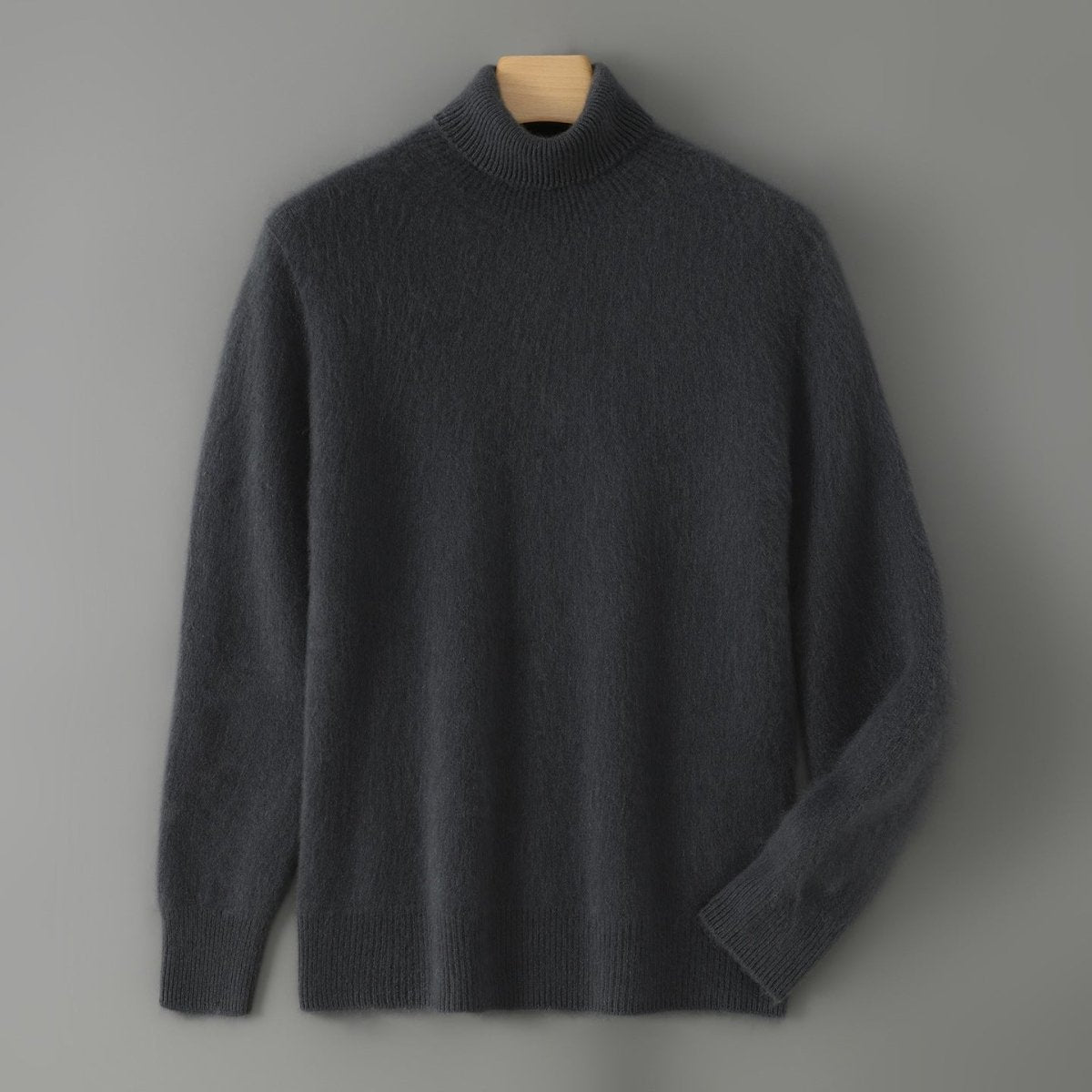 Antraciet wollen coltrui voor heren aan een hanger