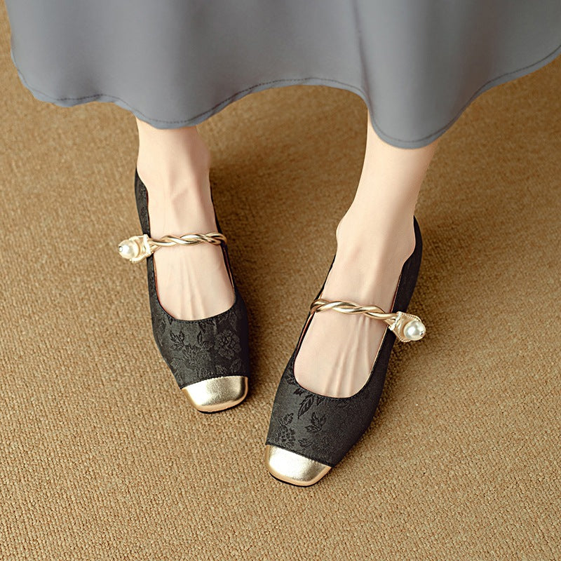 Retro Mary Jane Pumps with Gold-Tone Toe Cap and Pearl-Look Strap in black