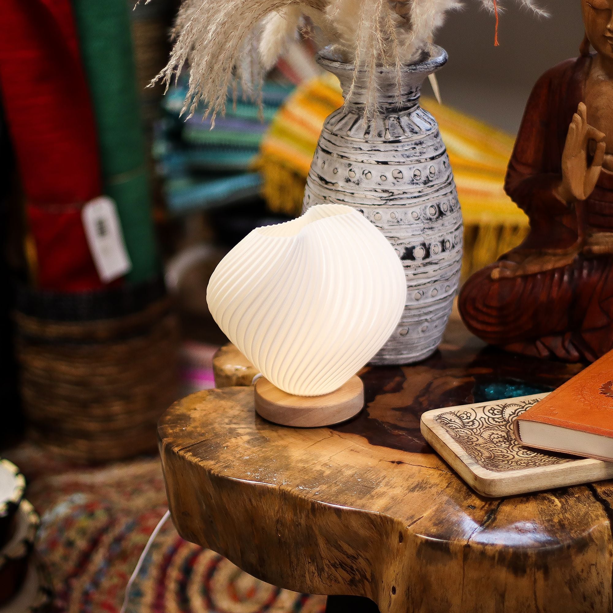 Shell Twisted Wave Lamp