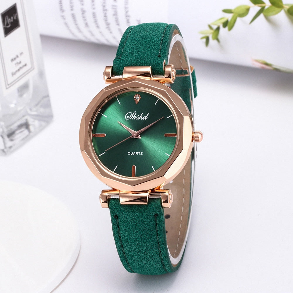 Sleek Leather Quartz Wristwatch