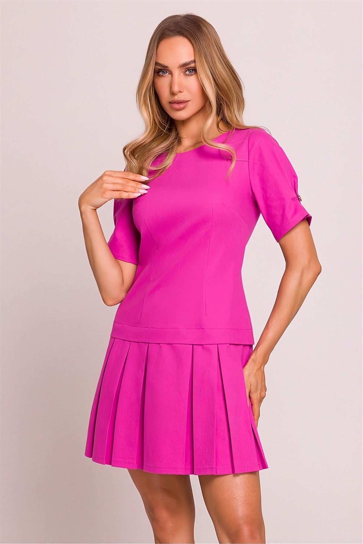 Fuchsiaroze katoenen jurk dames van Moe met verlaagde taille en plooirokje, van dichtbij