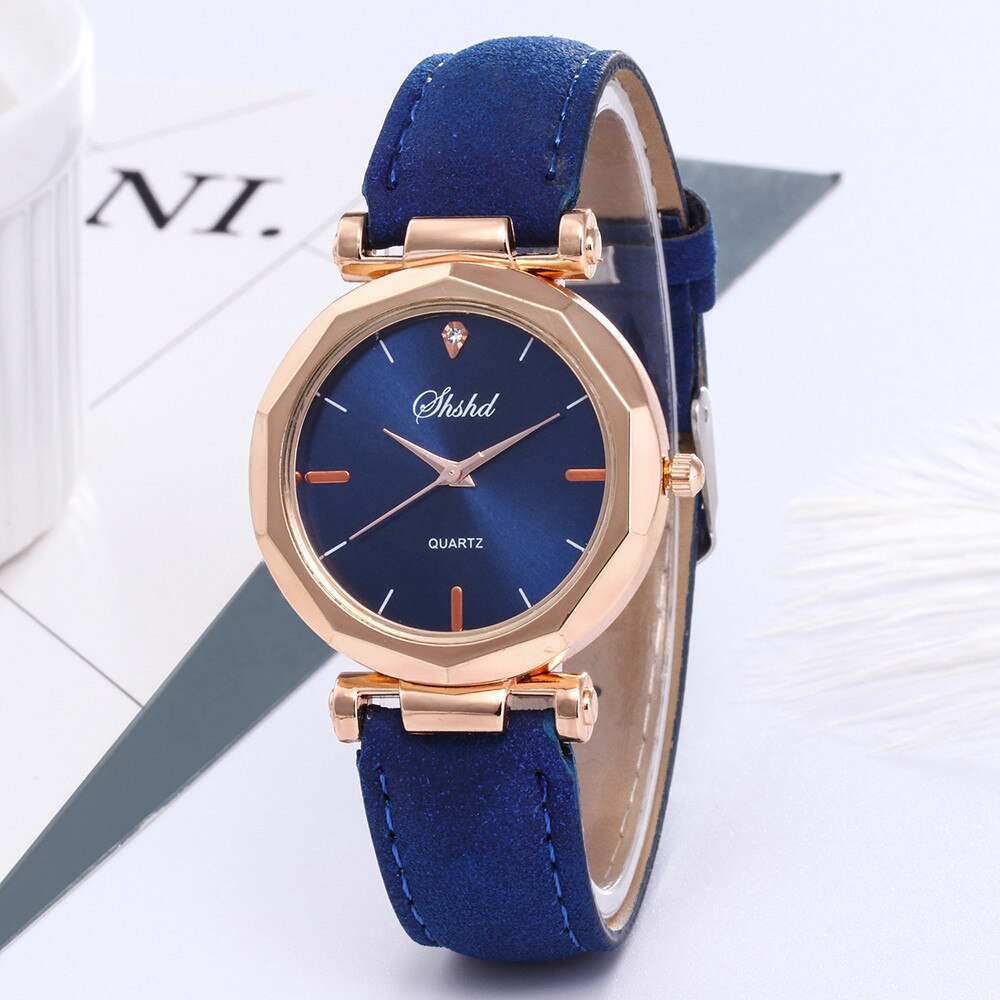 Sleek Leather Quartz Wristwatch