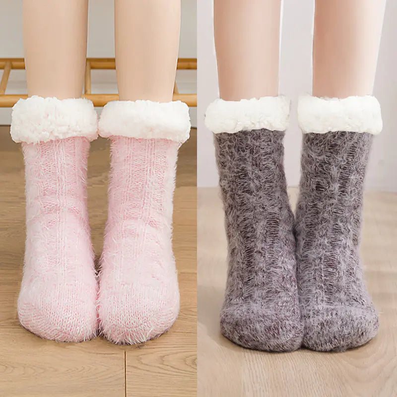 Electric-Free Heated Foot Warmer for Winter Use - Plush thermal pouch with secure closure - WowStore.live