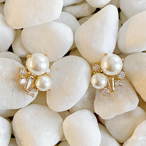 Estate Pearl And Shine Stud Earrings - Wow Store