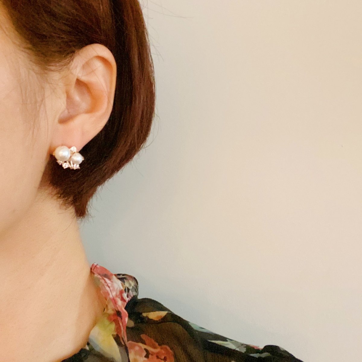 Estate Pearl And Shine Stud Earrings - Wow Store