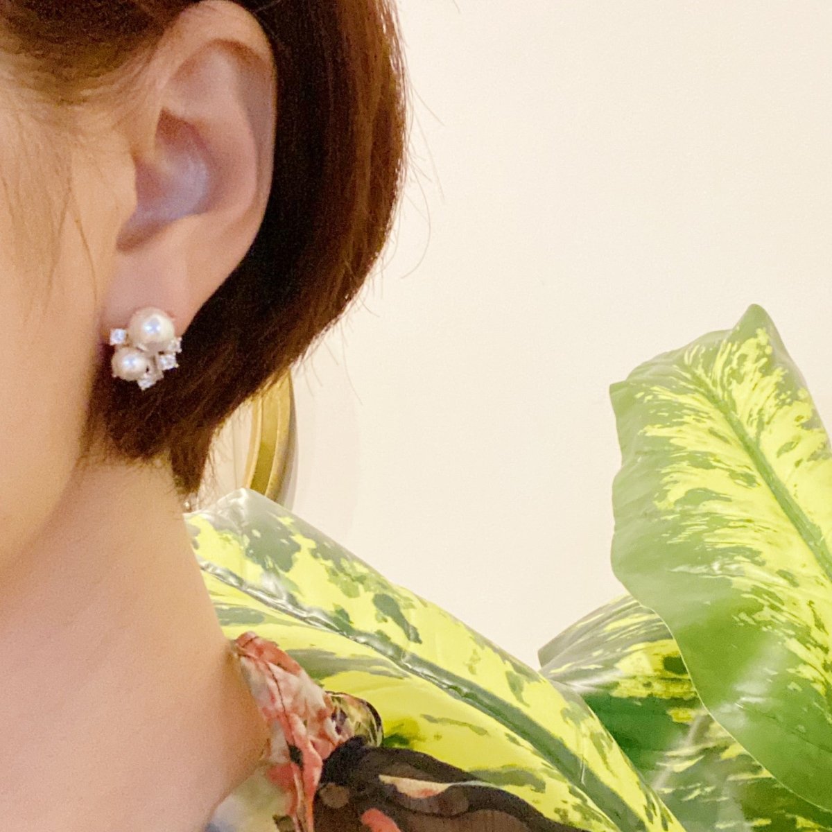 Estate Pearl And Shine Stud Earrings - Wow Store