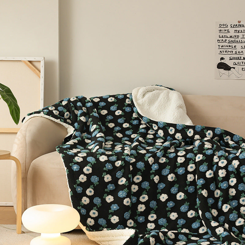 Double-Layer Tufted Flower Blanket in blue daisy