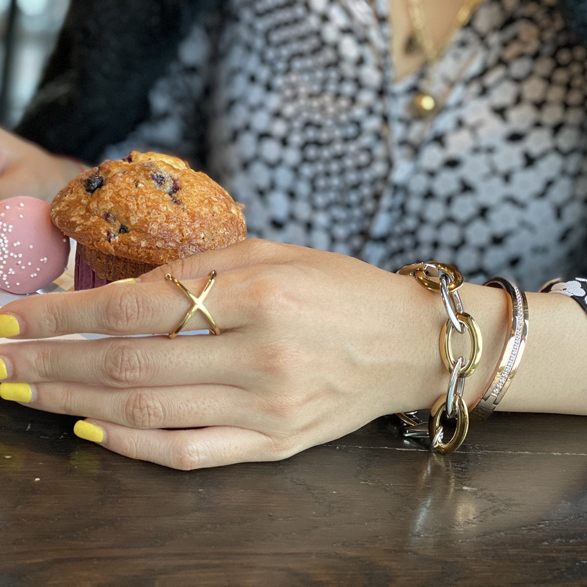 Gold Skinny Crisscross Band Ring | Wow Store - Wow Store