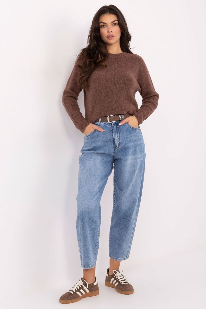 High-waisted carrot jeans in blue denim – Women's comfortable casual fashion