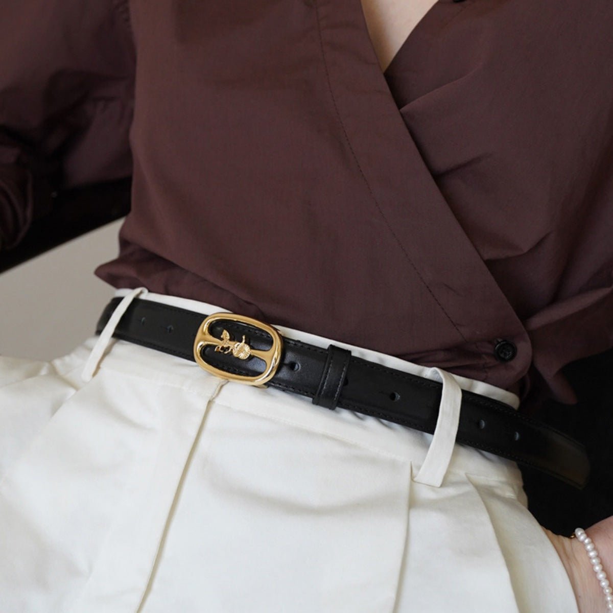 Brown leather belt with vintage horse carriage buckle closure, fashion accessory for men and women