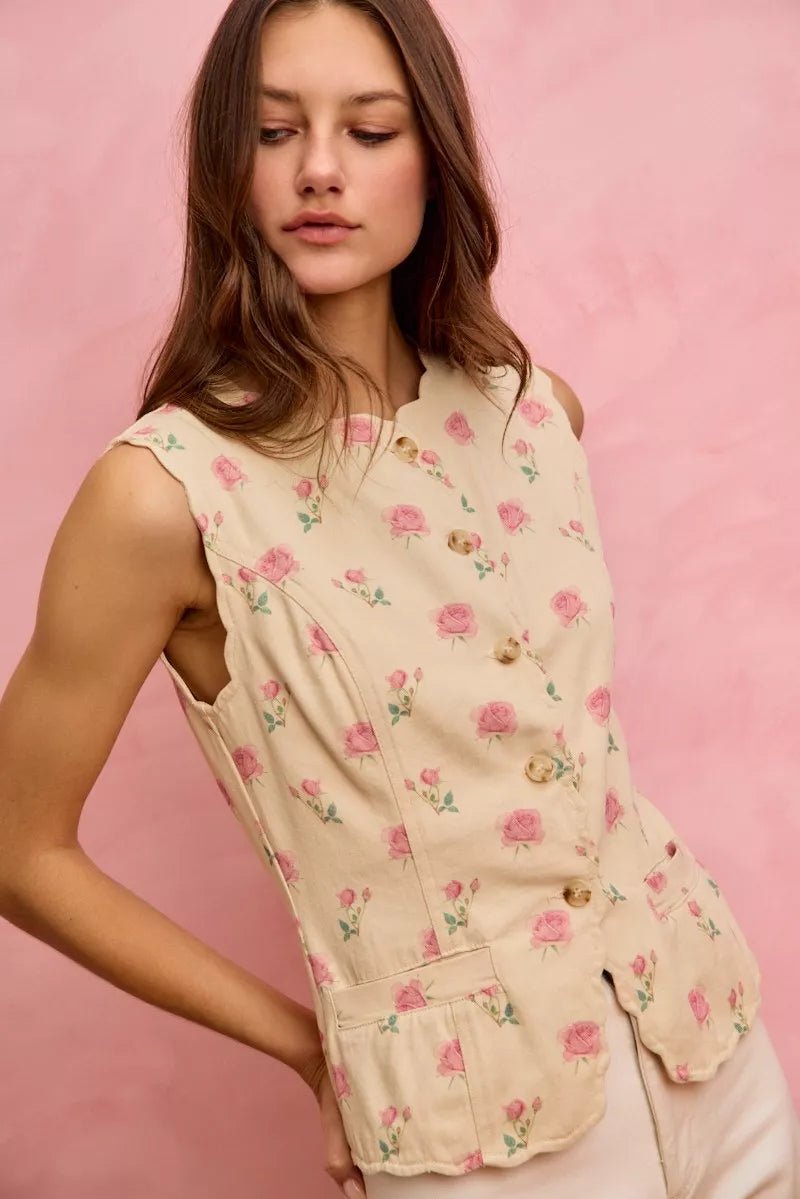 SO ME Floral Rose Cotton Twill Scallop Button Vest Top in soft rose print with scalloped neckline and button closure — Women'