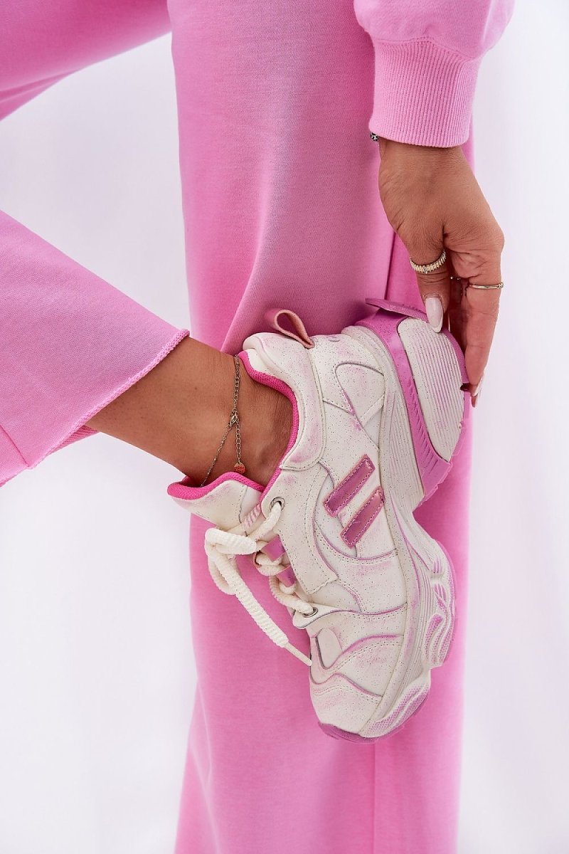 Full Product Shot of Sport Shoes Model 211307