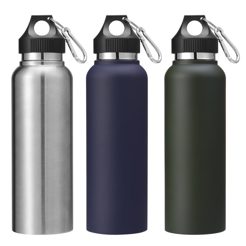 Three 600 ml vacuum bottles in brushed steel, navy and army green with carabiner lids