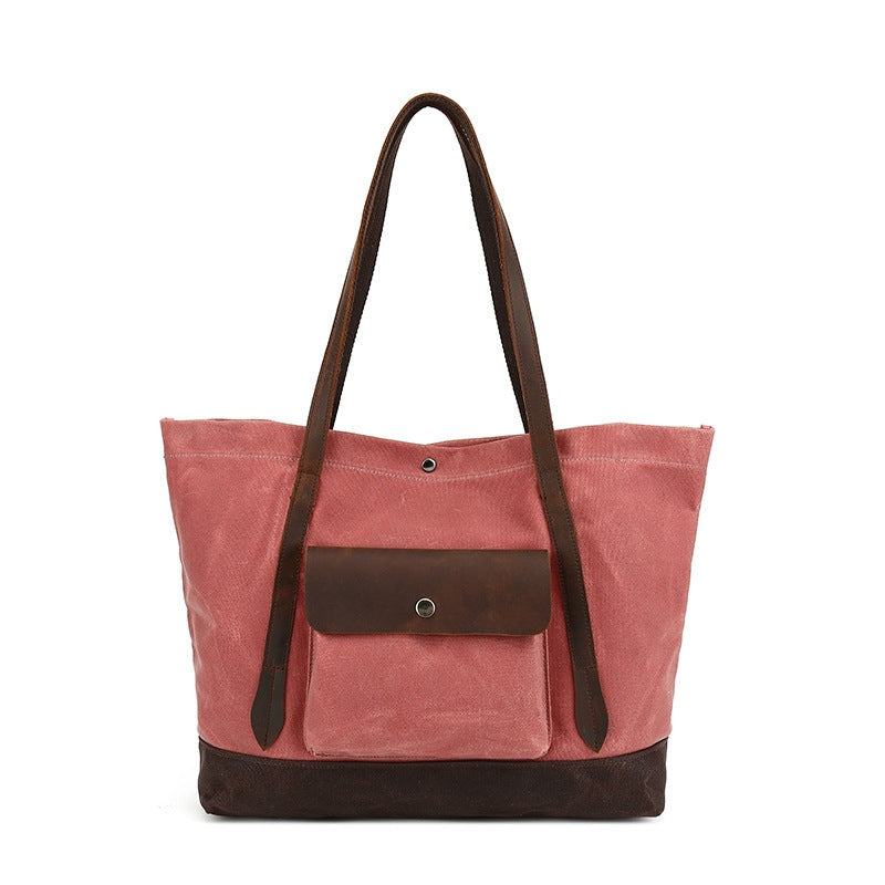Rose rode waxed canvas tas met leren details, vooraanzicht met voorvak met drukknop