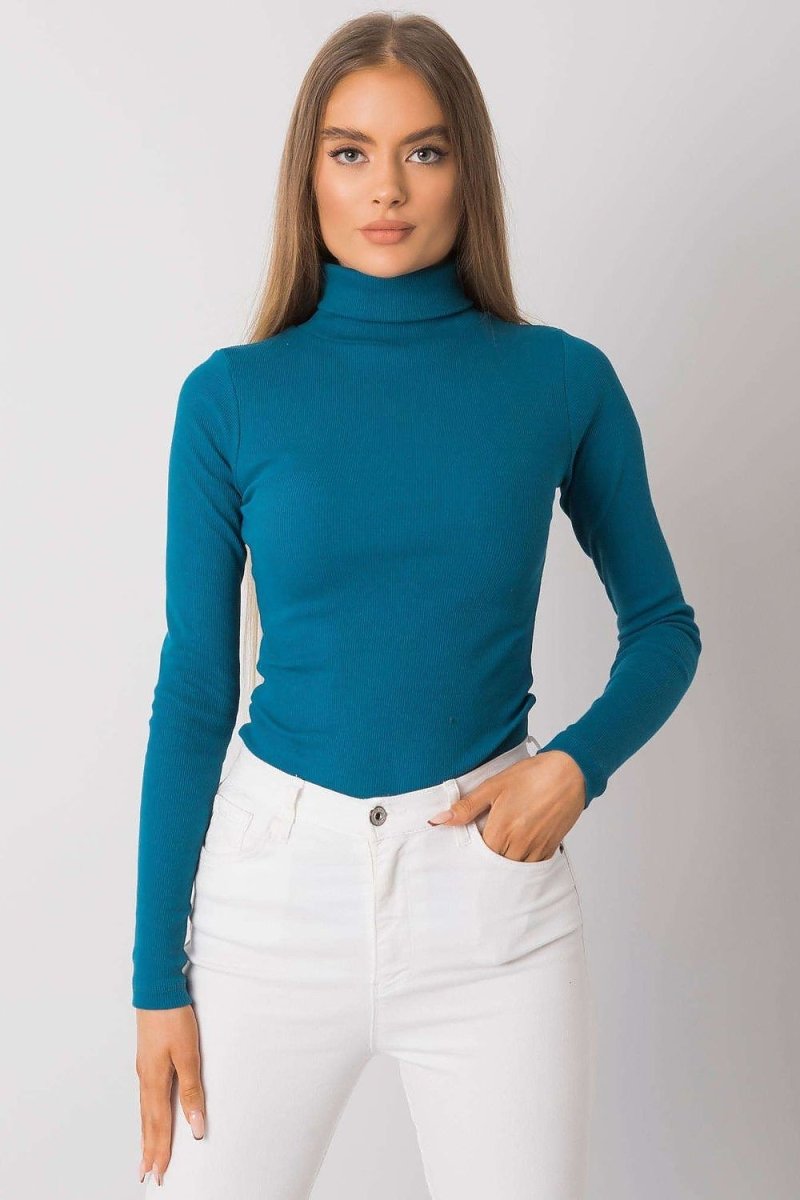 Rue Paris turtleneck sweater in soft grey knit, close-up of ribbed collar and fitted silhouette – Elegant women's knit top