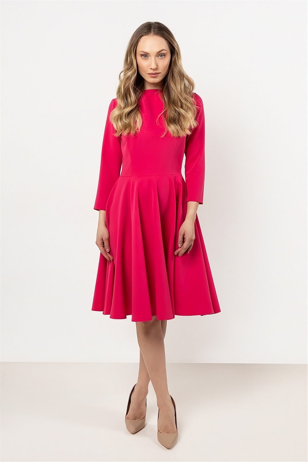 Elegant day dress with short sleeves and A-line silhouette in soft knit blend fabric, perfect for casual elegance