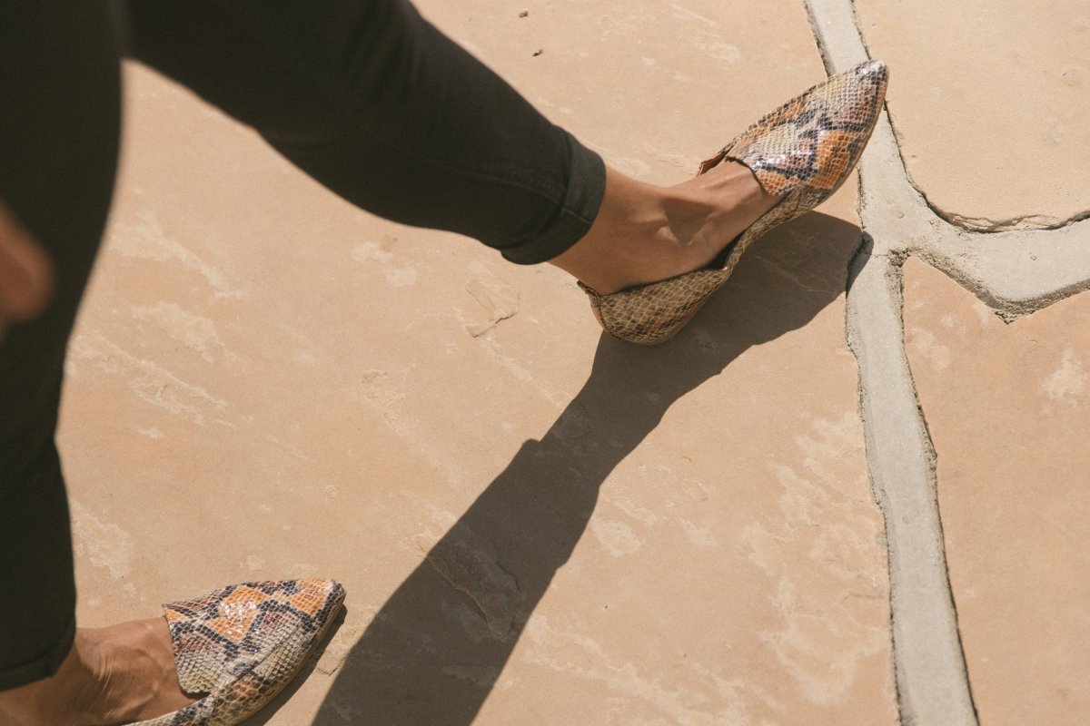 Women's Flat Socialite Orange Snake Skin - Wow Store